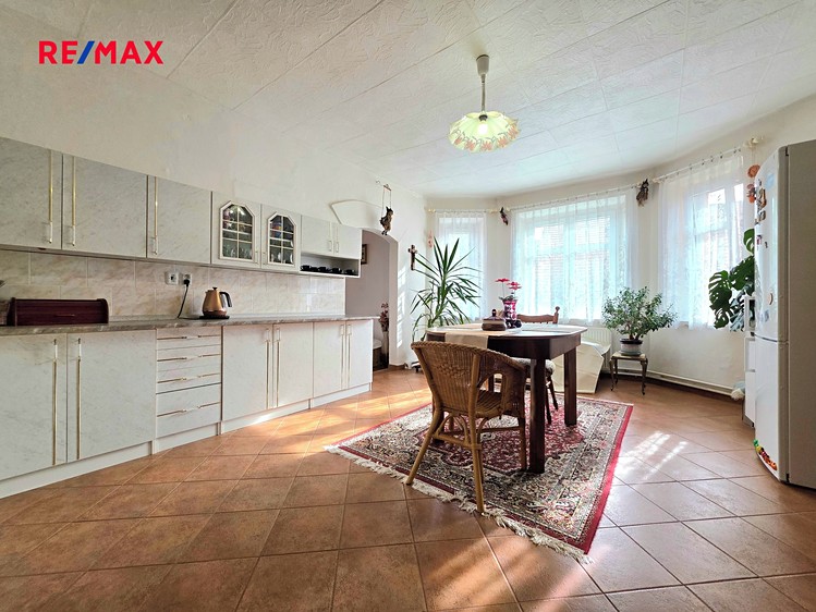 Prodej rodinného domu 191 m², pozemek 3 739 m² - foto 3