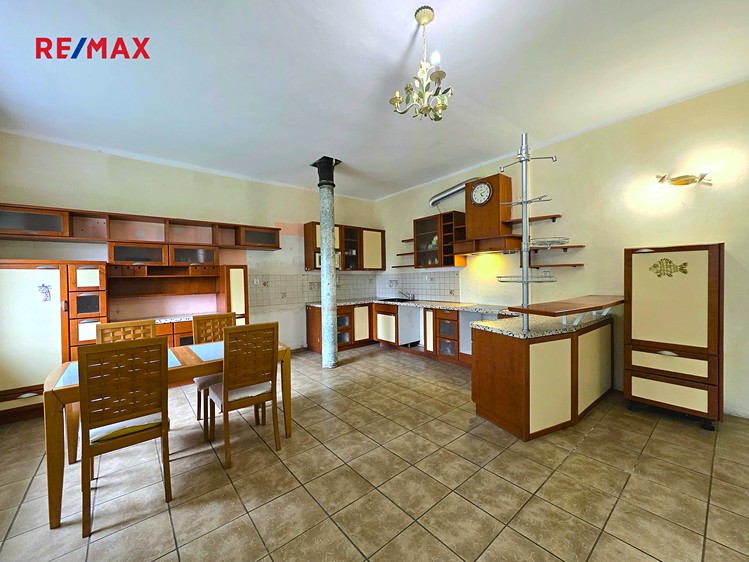 Prodej rodinného domu 732 m², pozemek 14 444 m² - foto 3