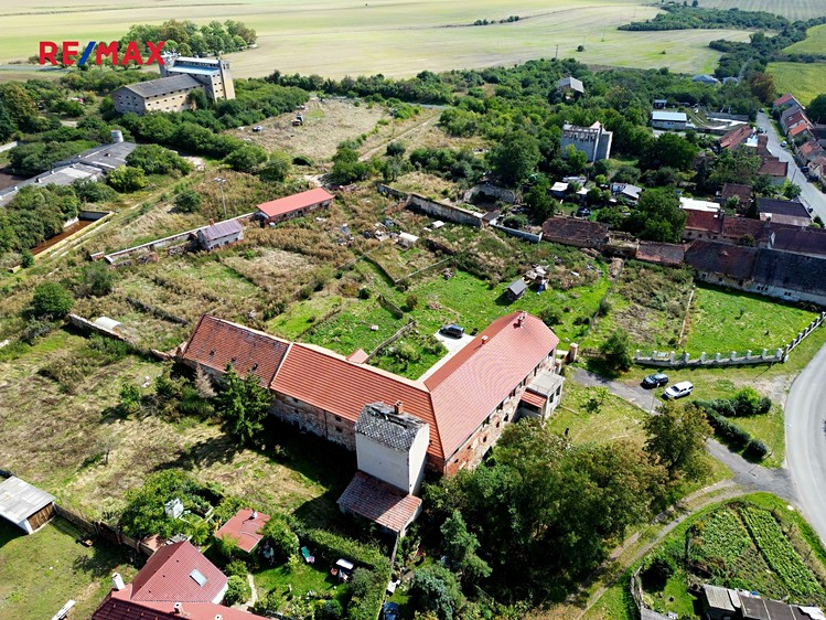 Prodej rodinného domu 732 m², pozemek 14 444 m² - foto 1