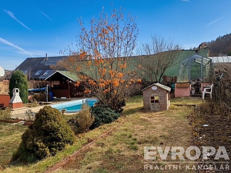 Prodej rodinného domu 260 m², pozemek 694 m² - foto 3