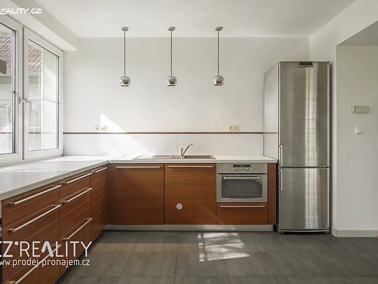 Prodej vily 300 m², pozemek 1 300 m² - foto 4