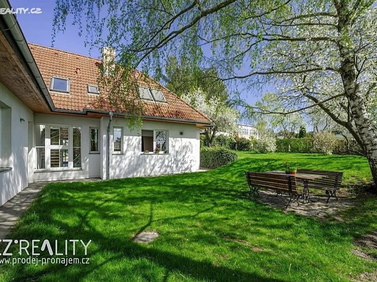 Prodej vily 300 m², pozemek 1 300 m² - foto 6