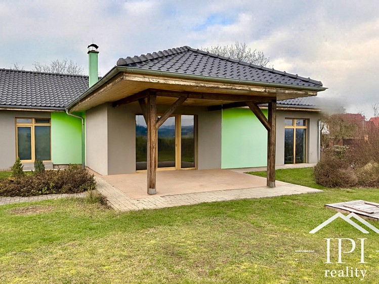 Prodej rodinného domu 223 m², pozemek 2 678 m² - foto 2