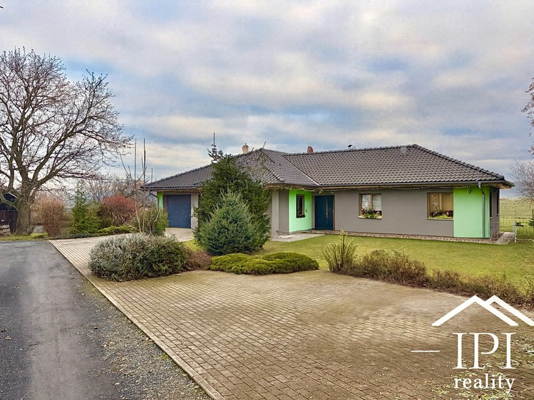 Prodej rodinného domu 223 m², pozemek 2 678 m² - foto 1
