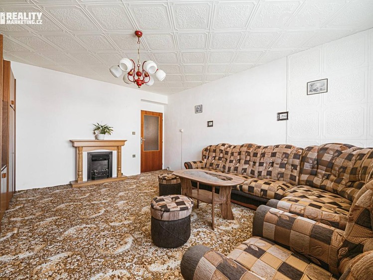 Prodej rodinného domu 210 m², pozemek 443 m² - foto 3