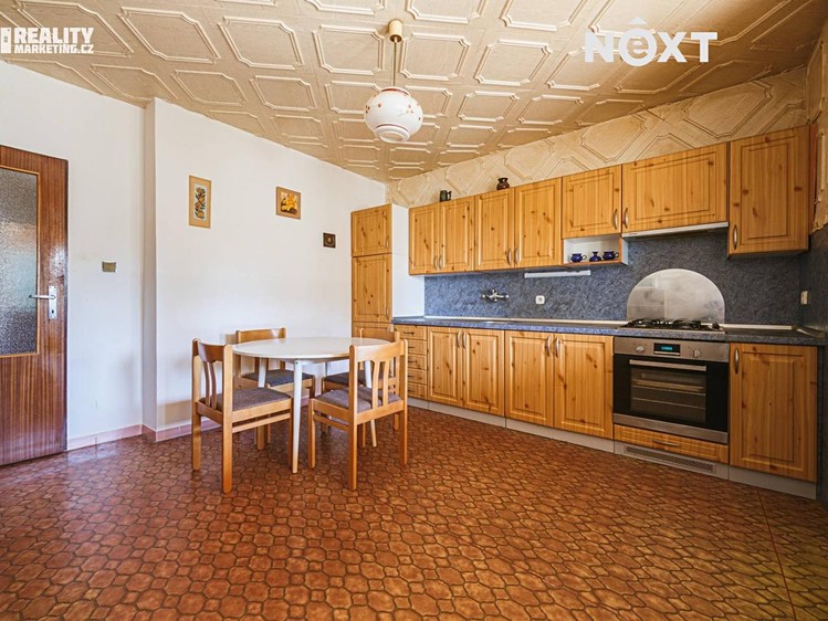 Prodej rodinného domu 210 m², pozemek 443 m² - foto 4