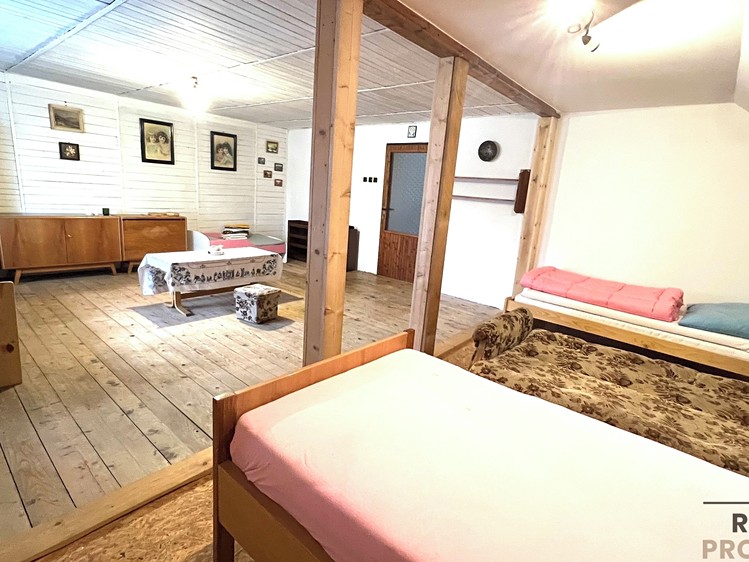 Prodej rodinného domu 200 m², pozemek 2 320 m² - foto 1