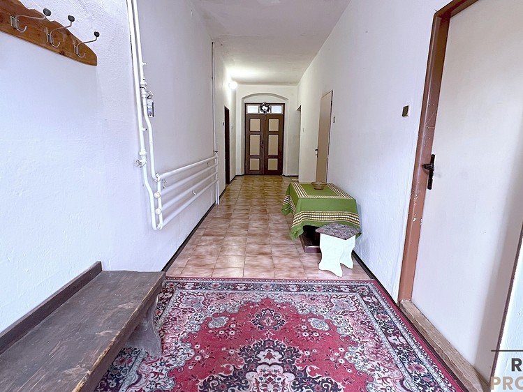 Prodej rodinného domu 200 m², pozemek 2 320 m² - foto 5