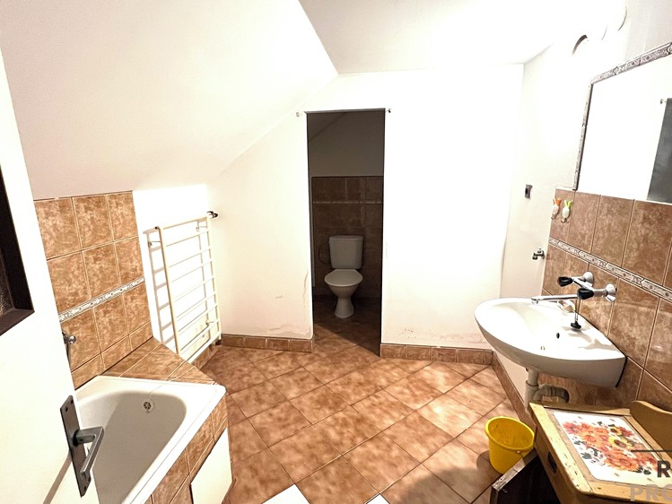 Prodej rodinného domu 200 m², pozemek 2 320 m² - foto 8