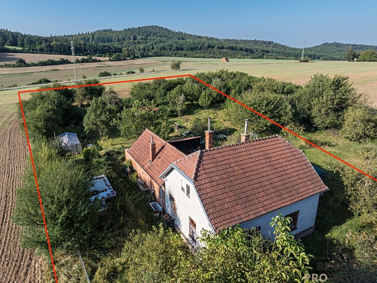 Prodej rodinného domu 100 m², pozemek 3 004 m² - foto 1