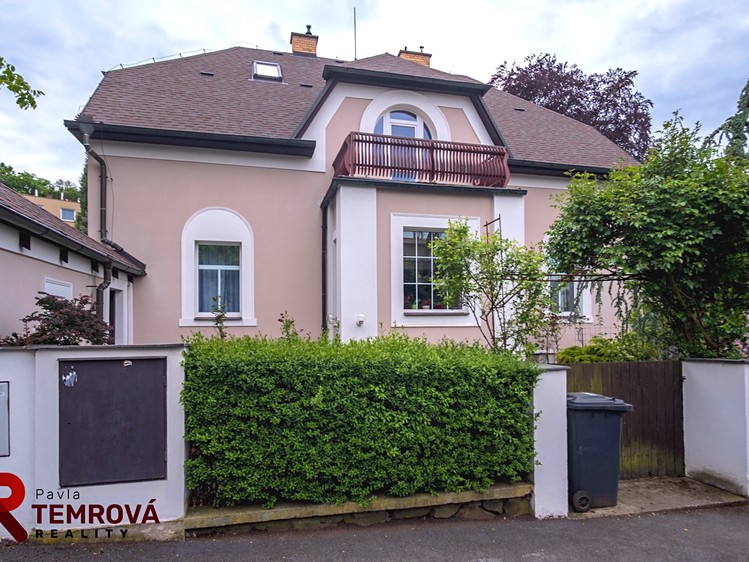 Prodej vily 365 m², pozemek 1 038 m² - foto 2
