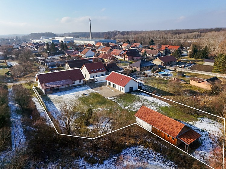 Prodej rodinného domu 187 m², pozemek 2 699 m² - foto 2