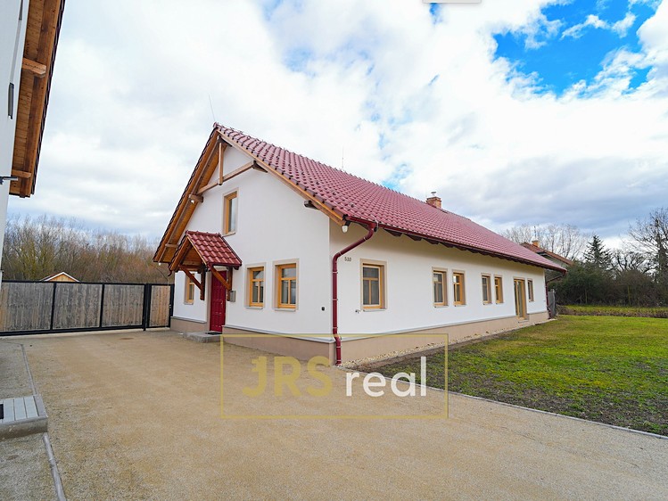 Prodej rodinného domu 187 m², pozemek 2 699 m² - foto 1