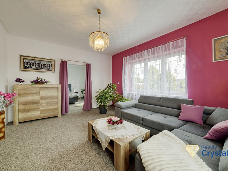 Prodej rodinného domu 450 m², pozemek 916 m² - foto 2