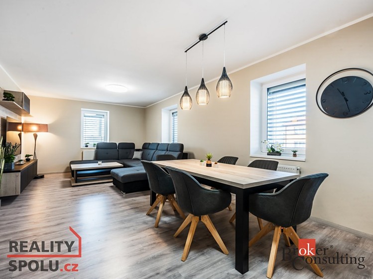 Prodej rodinného domu 210 m², pozemek 1 634 m² - foto 2