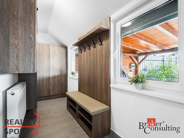 Prodej rodinného domu 210 m², pozemek 1 634 m² - foto 4