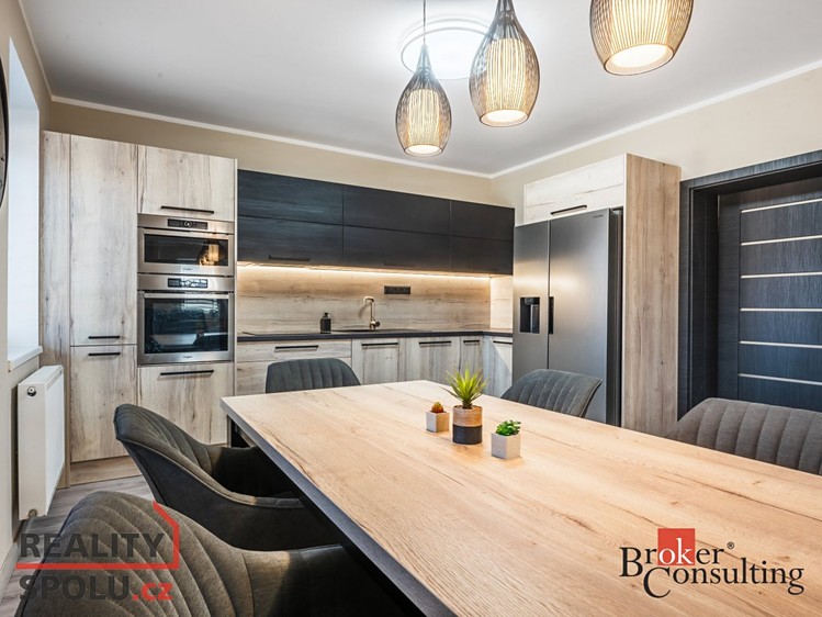 Prodej rodinného domu 210 m², pozemek 1 634 m² - foto 7