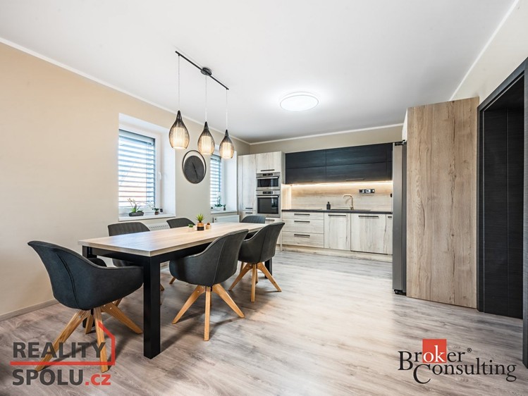 Prodej rodinného domu 210 m², pozemek 1 634 m² - foto 6