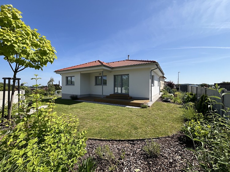 Prodej rodinného domu 101 m², pozemek 848 m² - foto 1