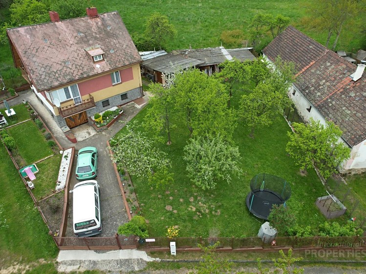 Prodej rodinného domu 200 m², pozemek 820 m² - foto 2