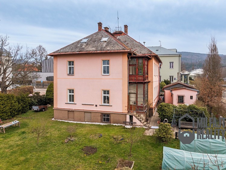 Prodej rodinného domu 225 m², pozemek 931 m² - foto 4