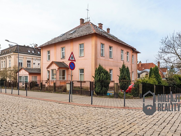 Prodej rodinného domu 225 m², pozemek 931 m² - foto 3