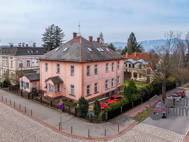 Prodej rodinného domu 225 m², pozemek 931 m² - foto 1