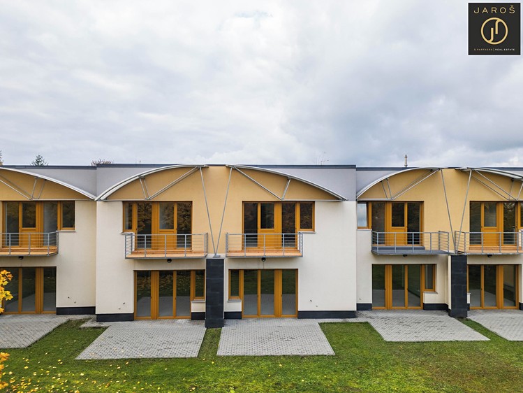 Prodej rodinného domu 187 m², pozemek 282 m² - foto 1