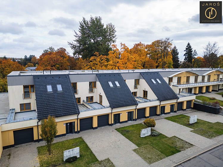 Prodej rodinného domu 187 m², pozemek 282 m² - foto 2