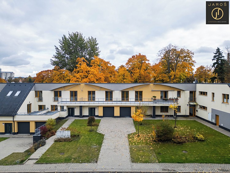 Prodej rodinného domu 185 m², pozemek 345 m² - foto 1