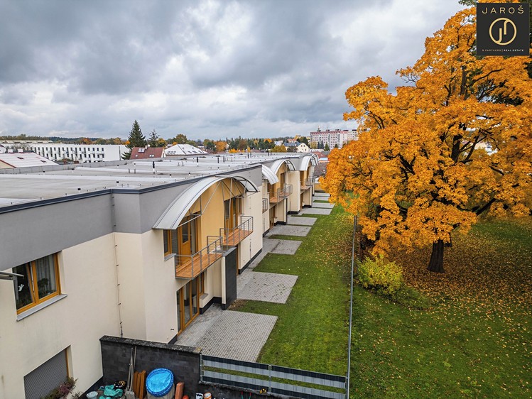 Prodej rodinného domu 185 m², pozemek 345 m² - foto 2