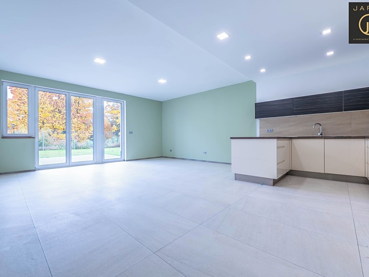 Prodej rodinného domu 178 m², pozemek 295 m² - foto 1