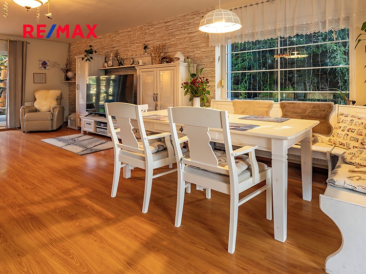 Prodej  rodinného domu 208 m², pozemek 1 243 m² - foto 7