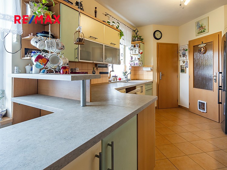 Prodej  rodinného domu 208 m², pozemek 1 243 m² - foto 8
