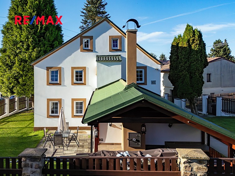 Prodej rodinného domu 265 m², pozemek 150 m² - foto 1