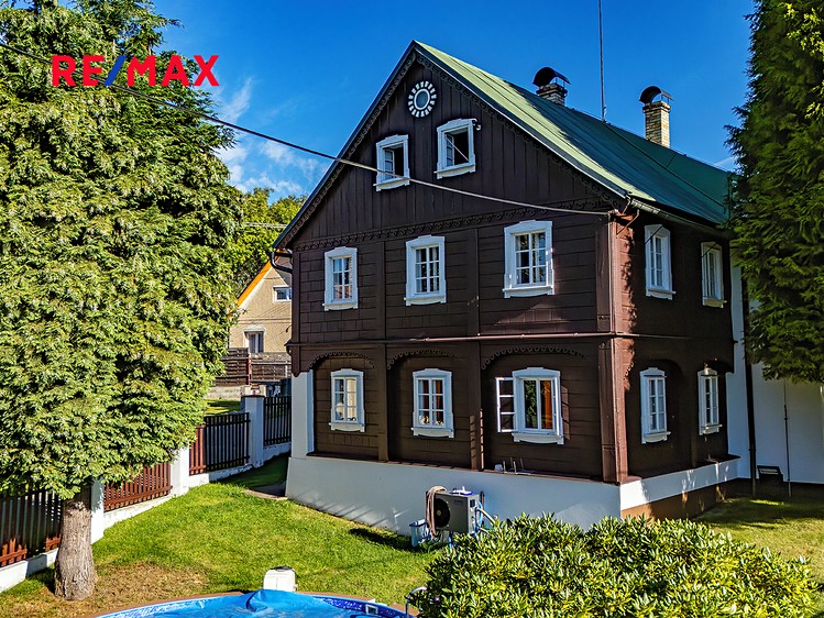 Prodej rodinného domu 265 m², pozemek 150 m² - foto 2