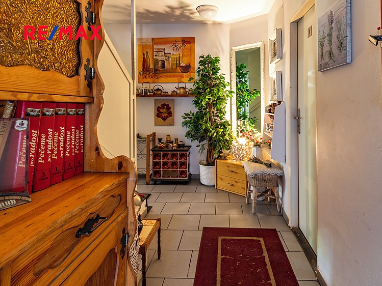 Prodej  rodinného domu 537 m², pozemek 762 m² - foto 5