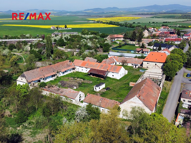 Prodej  zemědělské usedlosti 2 500 m², pozemek 6 610 m² - foto 4