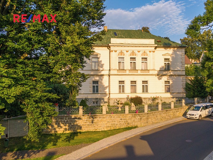 Prodej vily 543 m², pozemek 2 151 m² - foto 3