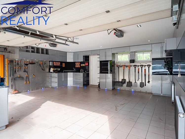 Prodej rodinného domu 300 m², pozemek 2 490 m² - foto 4