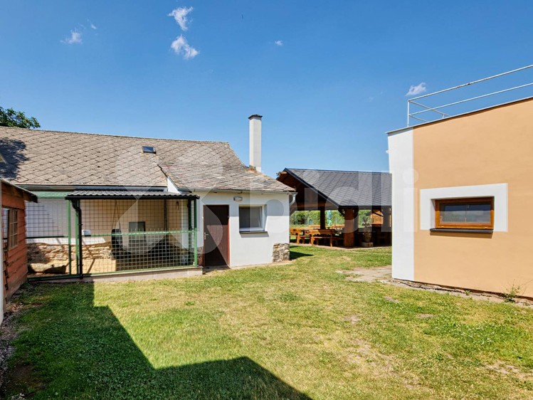 Prodej rodinného domu 490 m², pozemek 2 332 m² - foto 8