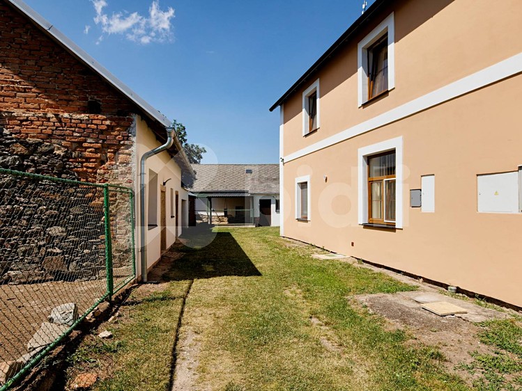 Prodej rodinného domu 490 m², pozemek 2 332 m² - foto 7