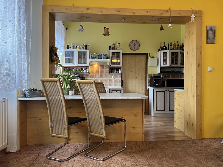 Prodej rodinného domu 552 m², pozemek 446 m² - foto 2