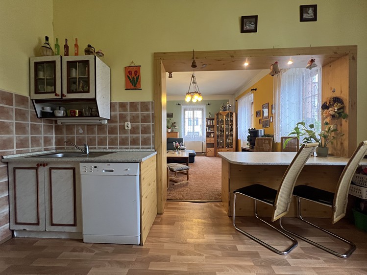 Prodej rodinného domu 552 m², pozemek 446 m² - foto 5