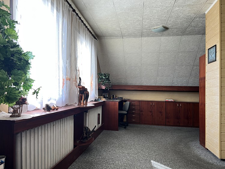 Prodej rodinného domu 194 m², pozemek 905 m² - foto 7