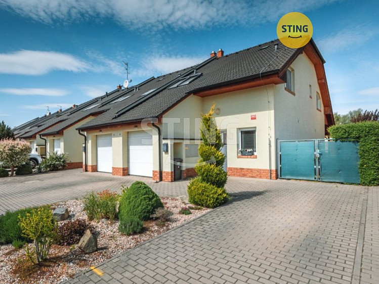 Prodej rodinného domu 148 m², pozemek 235 m² - foto 1