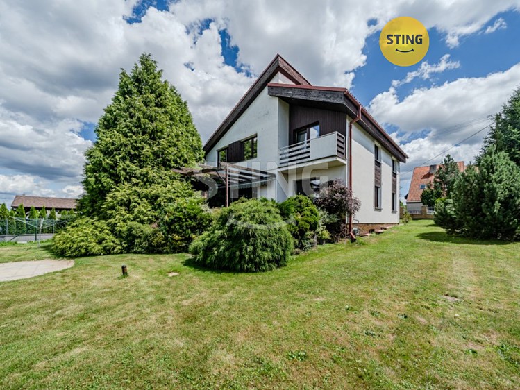 Prodej vily 300 m², pozemek 599 m² - foto 1