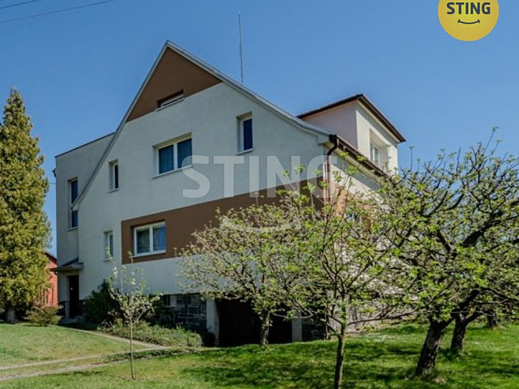 Prodej rodinného domu 240 m², pozemek 965 m² - foto 4