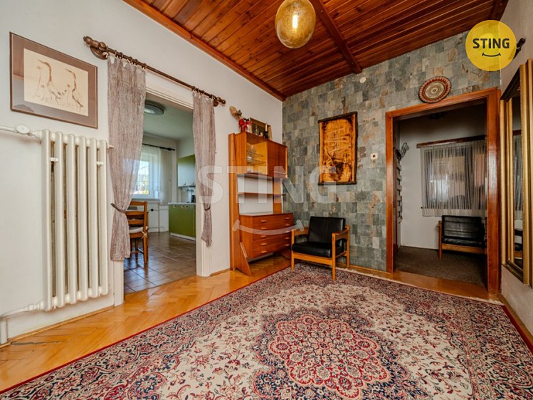 Prodej rodinného domu 240 m², pozemek 965 m² - foto 2