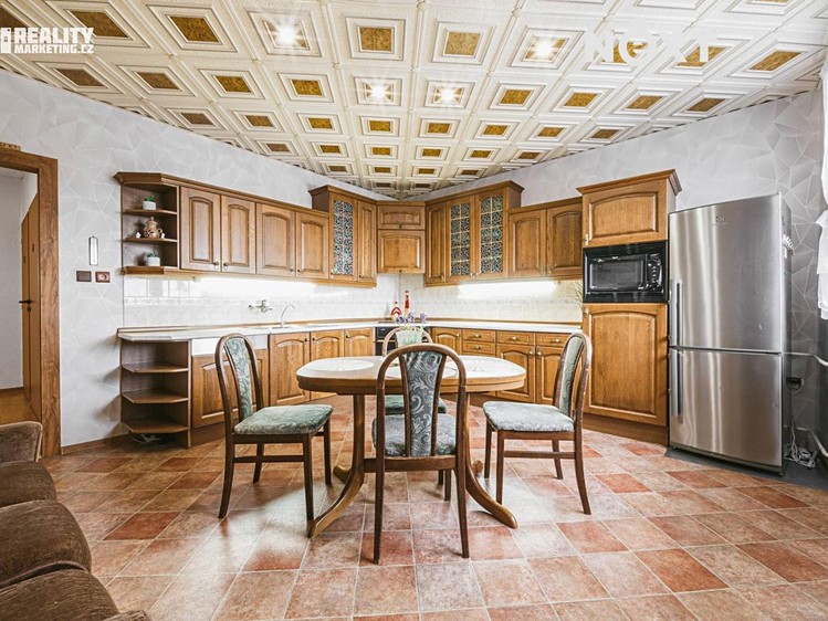 Prodej rodinného domu 300 m², pozemek 1 427 m² - foto 4